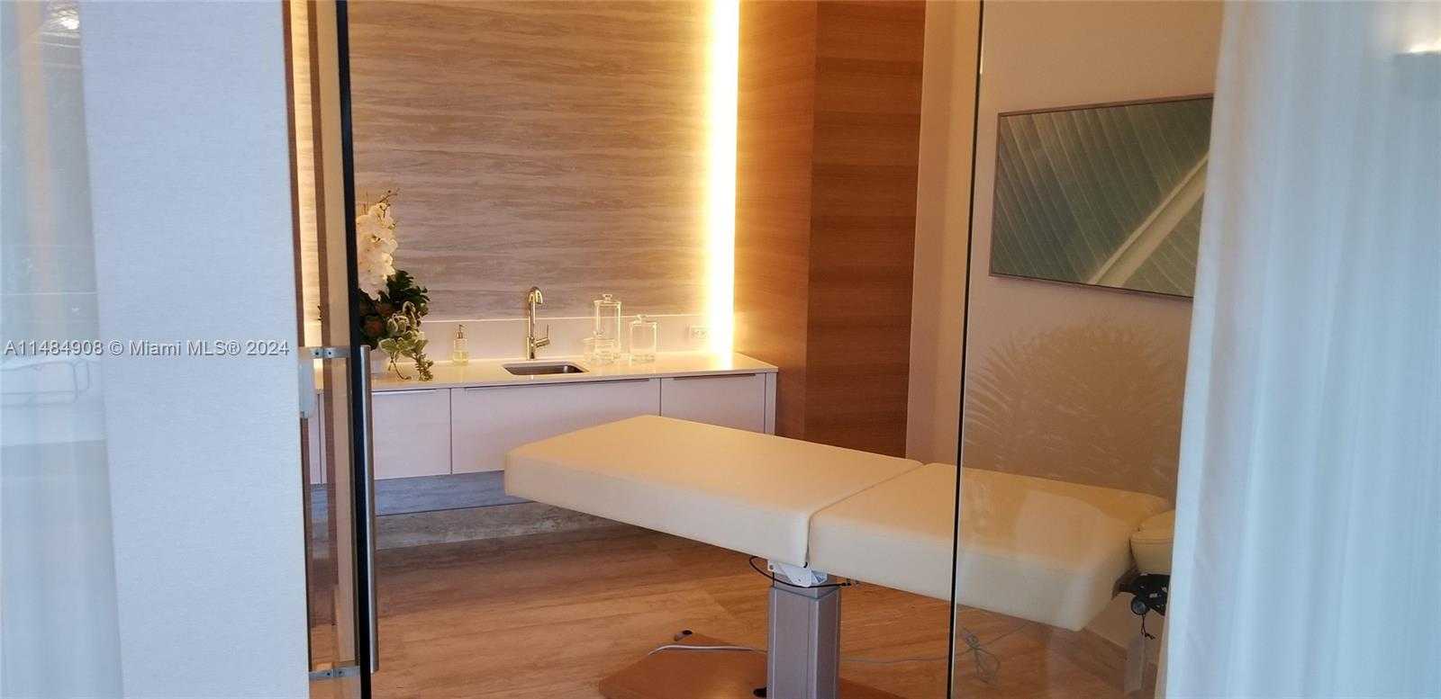 Small Image of 16385 BISCAYNE BLVD #420, North Miami Beach Number 33