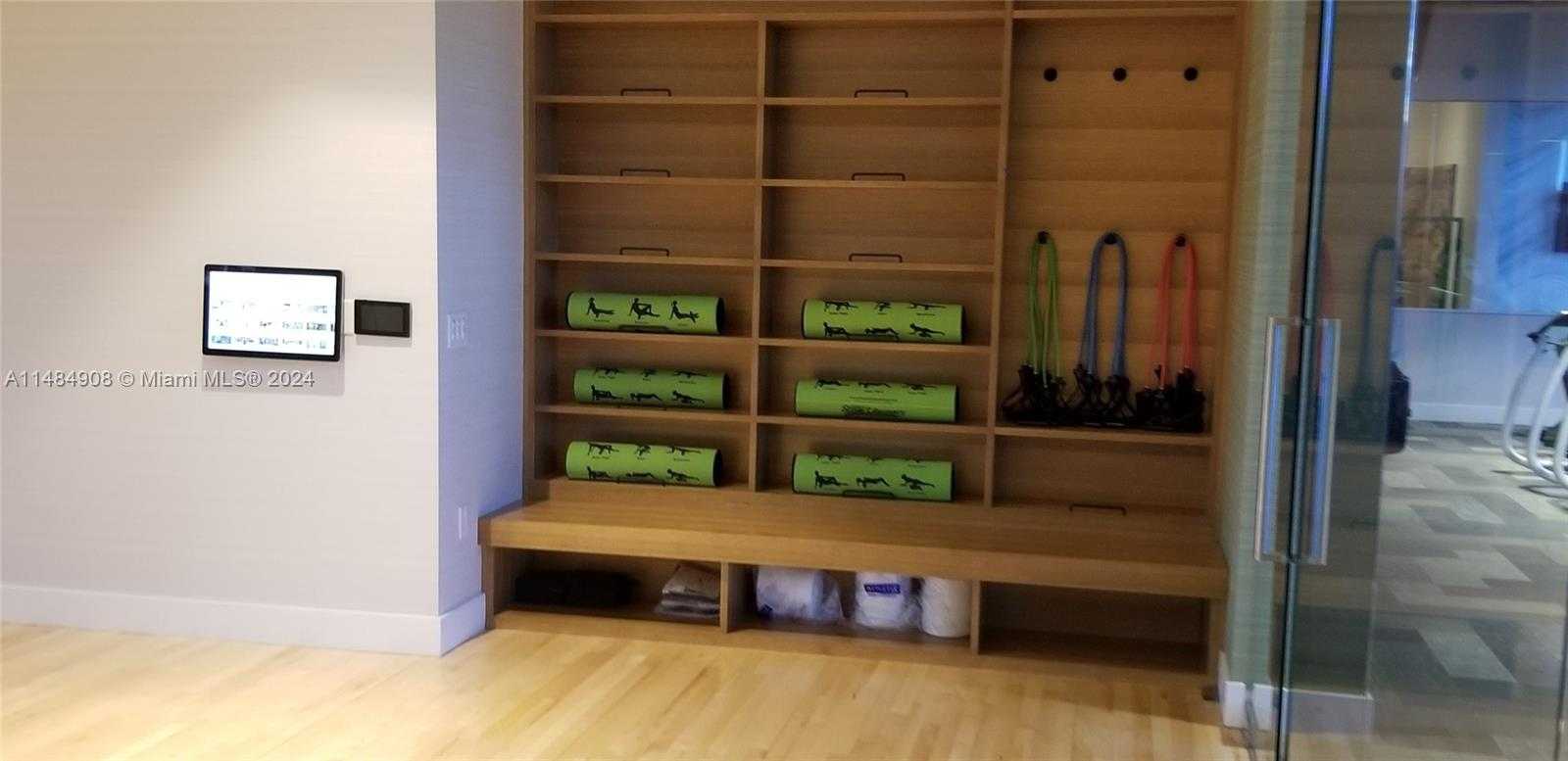 Small Image of 16385 BISCAYNE BLVD #420, North Miami Beach Number 38