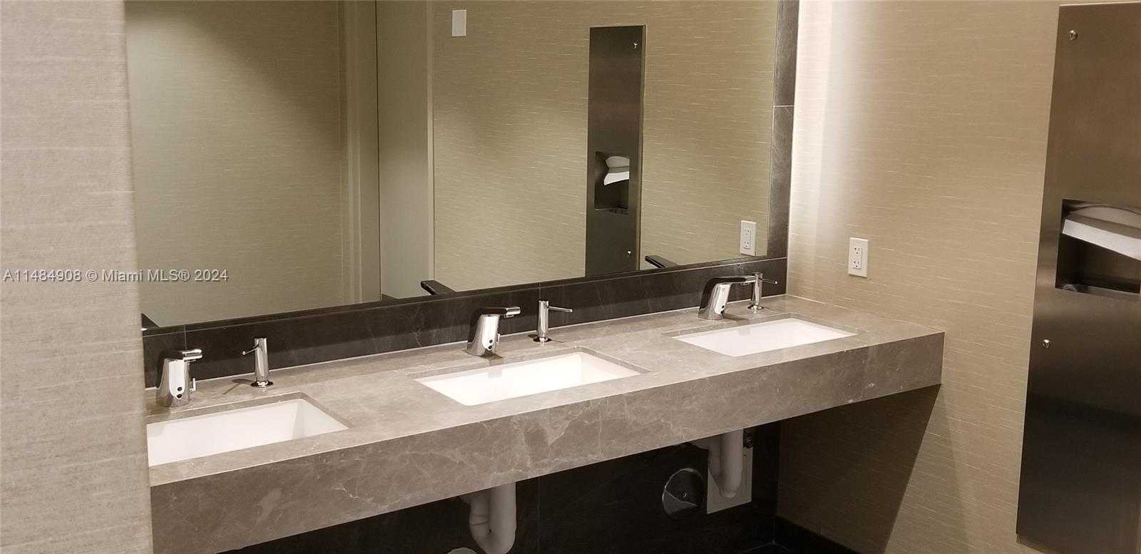 Small Image of 16385 BISCAYNE BLVD #420, North Miami Beach Number 43