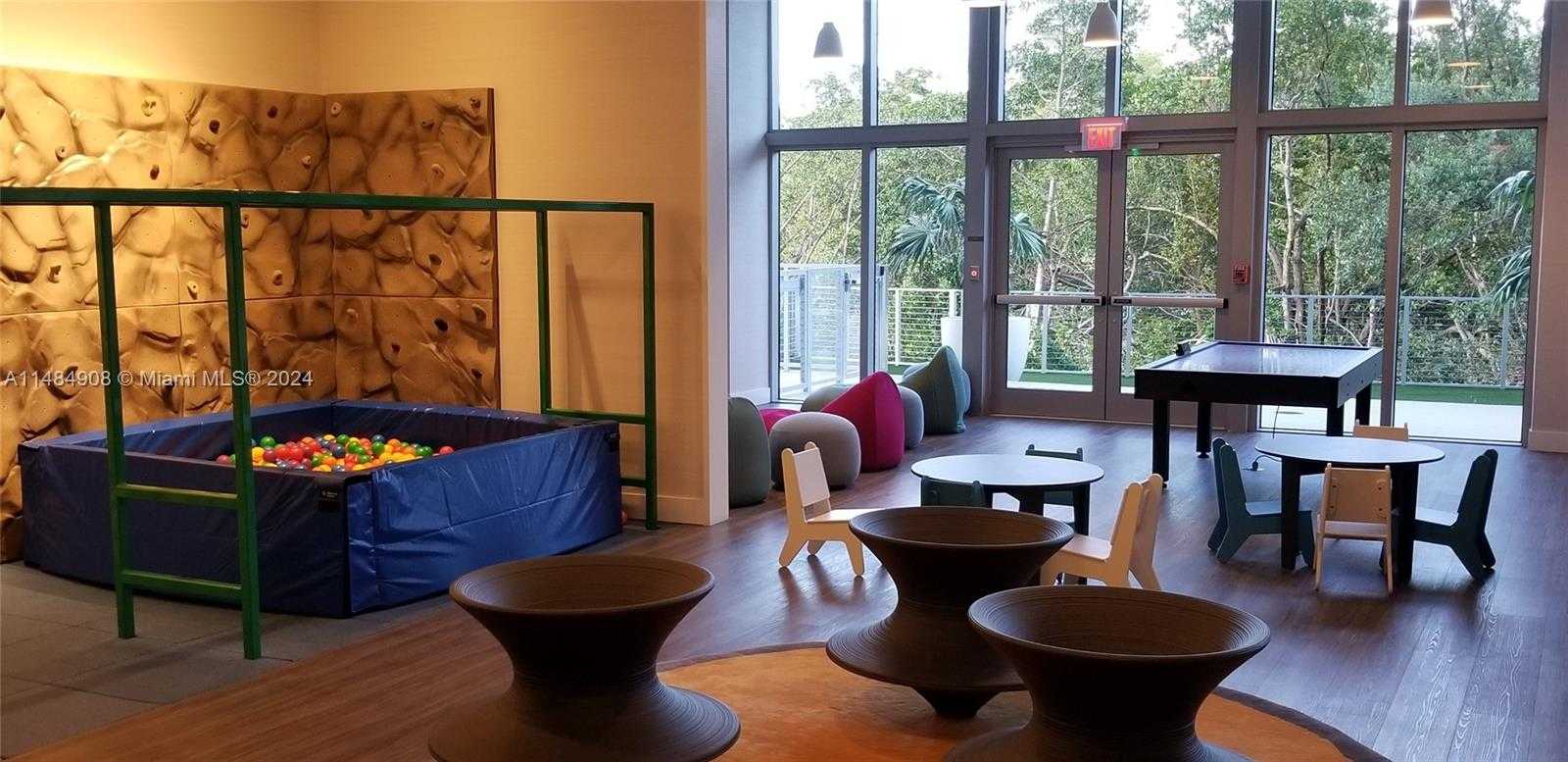 Small Image of 16385 BISCAYNE BLVD #420, North Miami Beach Number 54