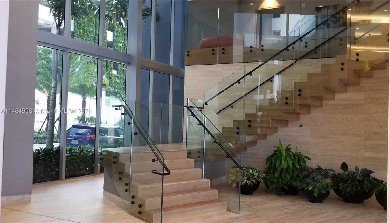 Small Image of 16385 BISCAYNE BLVD #420, North Miami Beach Number 7