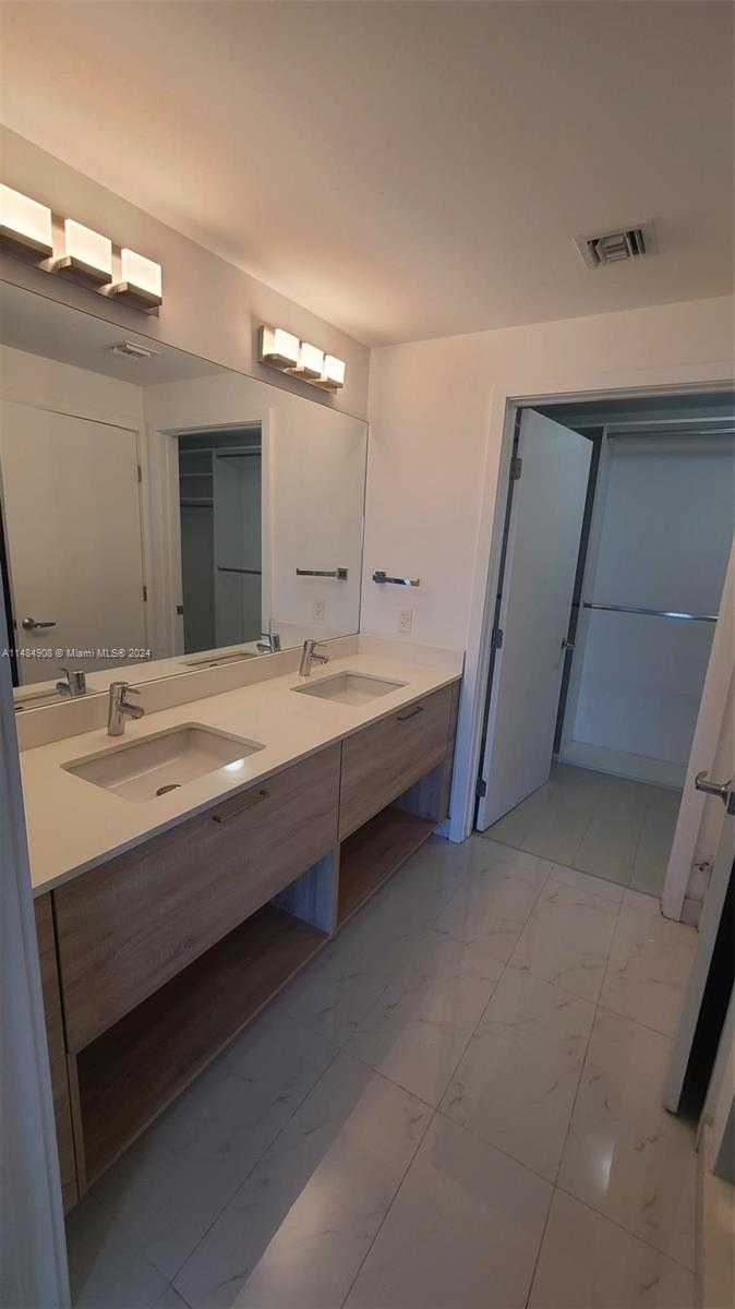 Small Image of 16385 BISCAYNE BLVD #420, North Miami Beach Number 70