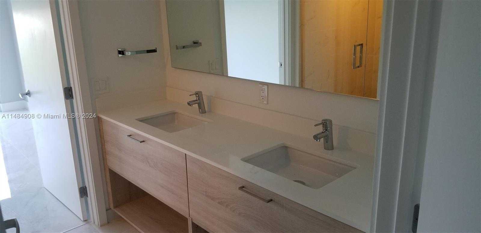 Small Image of 16385 BISCAYNE BLVD #420, North Miami Beach Number 71