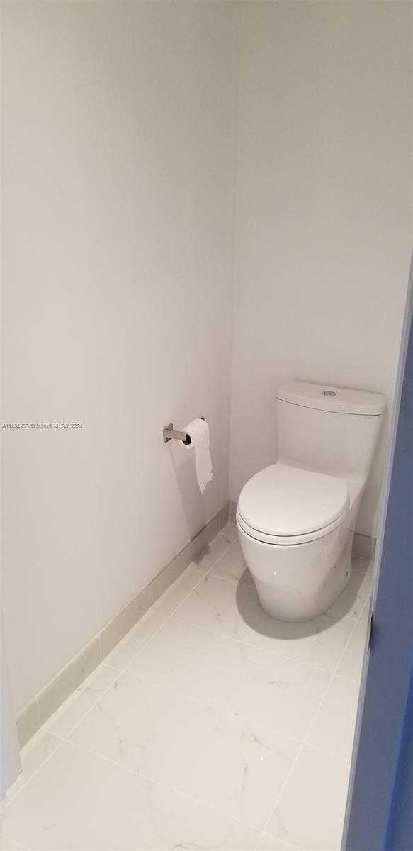 Small Image of 16385 BISCAYNE BLVD #420, North Miami Beach Number 74