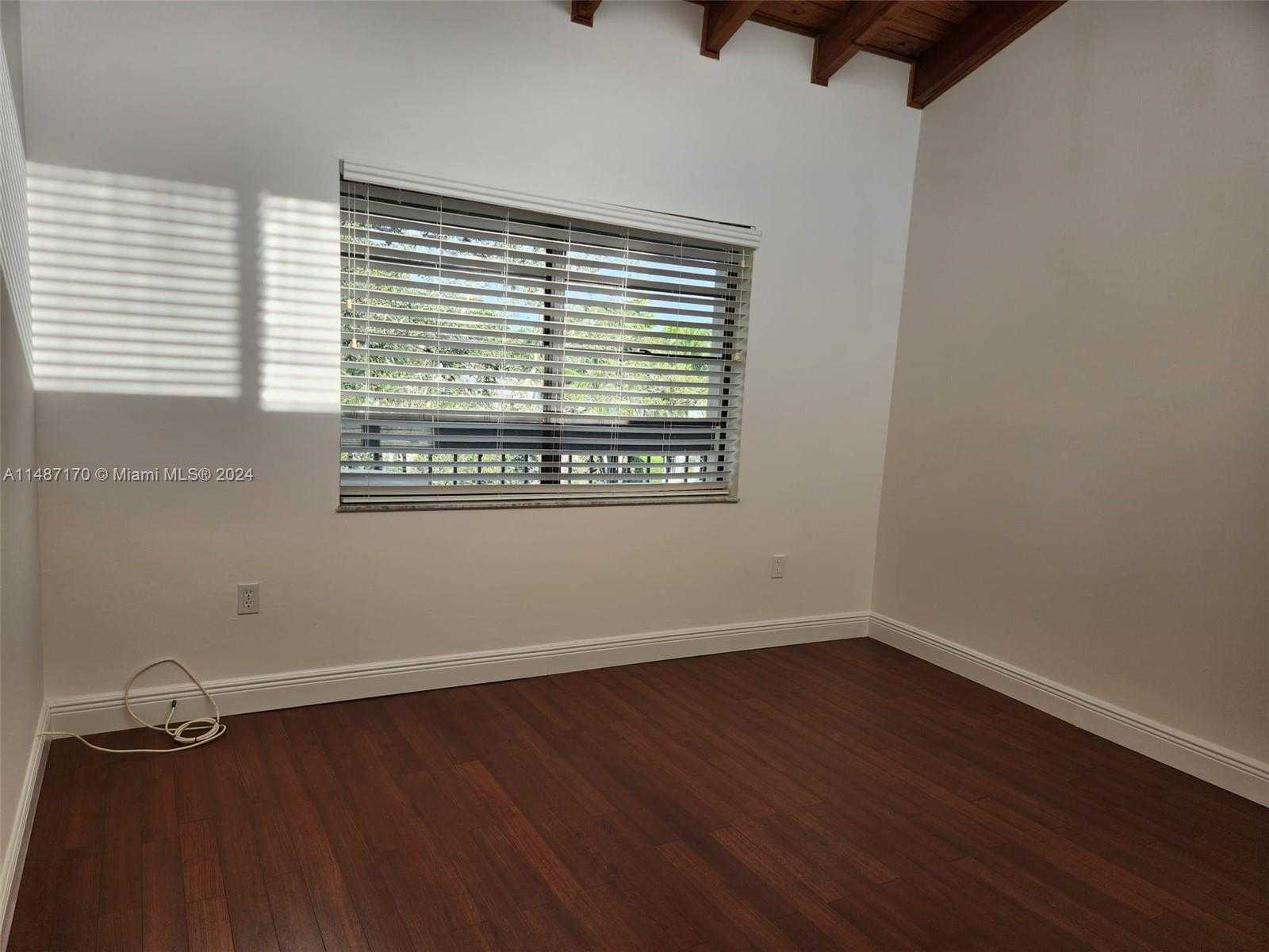 Small Image of 5201 ORDUNA DR #14, Coral Gables Number 13