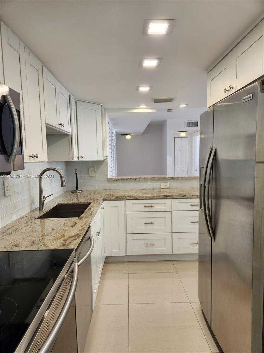Small Image of 5201 ORDUNA DR #14, Coral Gables Number 17