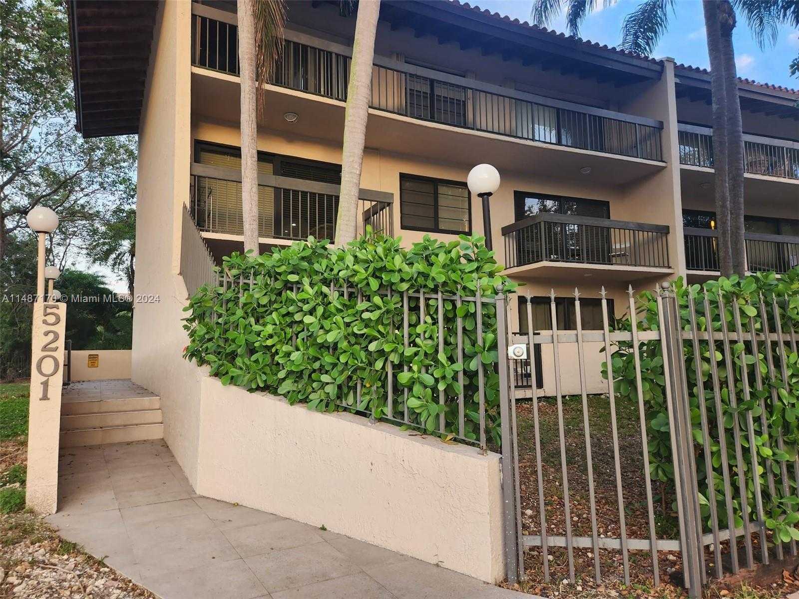 Small Image of 5201 ORDUNA DR #14, Coral Gables Number 2