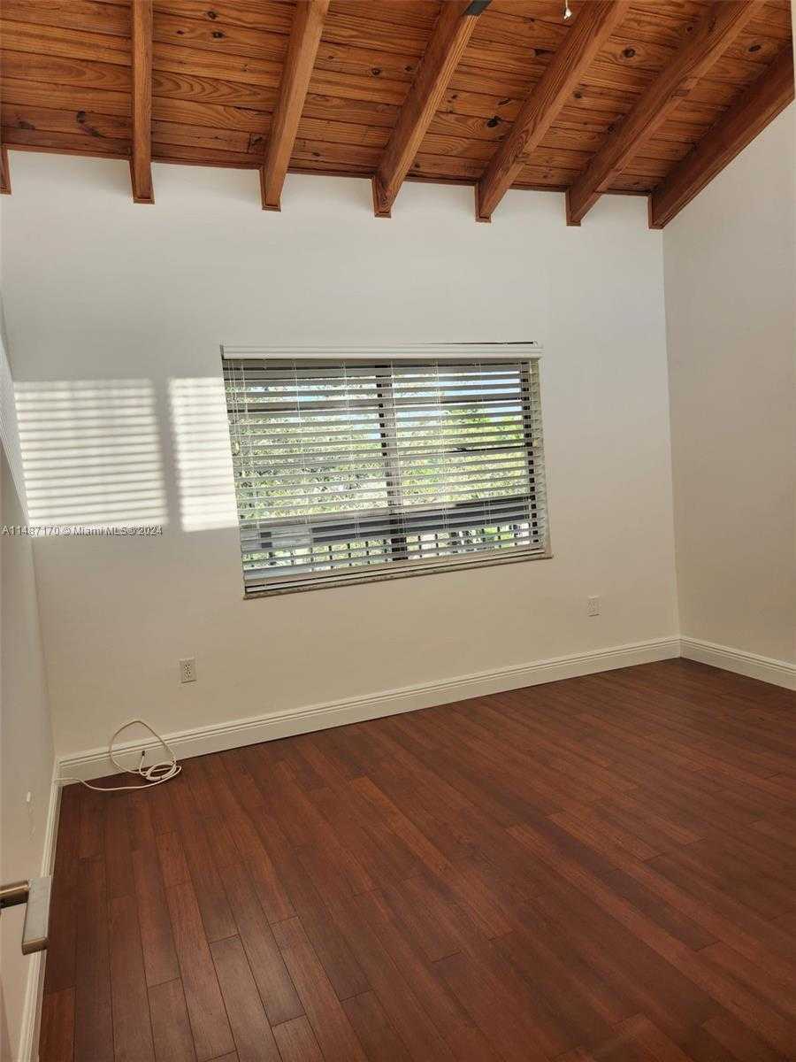 Small Image of 5201 ORDUNA DR #14, Coral Gables Number 25