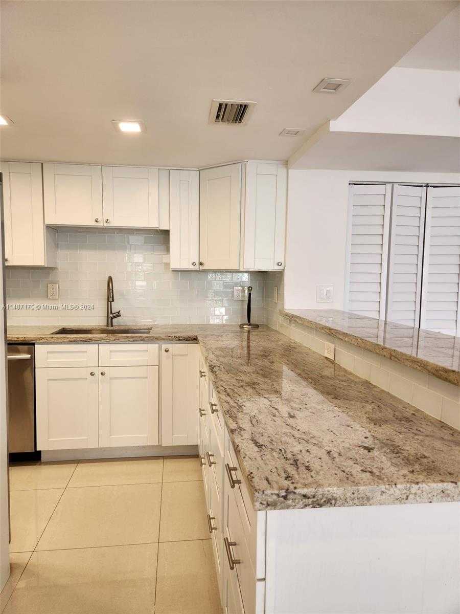 Small Image of 5201 ORDUNA DR #14, Coral Gables Number 28