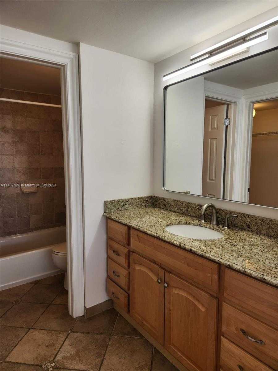 Small Image of 5201 ORDUNA DR #14, Coral Gables Number 31
