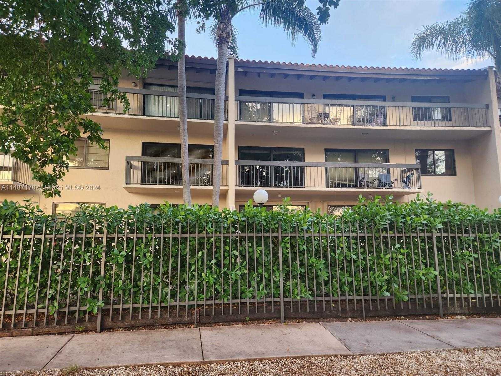 Small Image of 5201 ORDUNA DR #14, Coral Gables Number 35