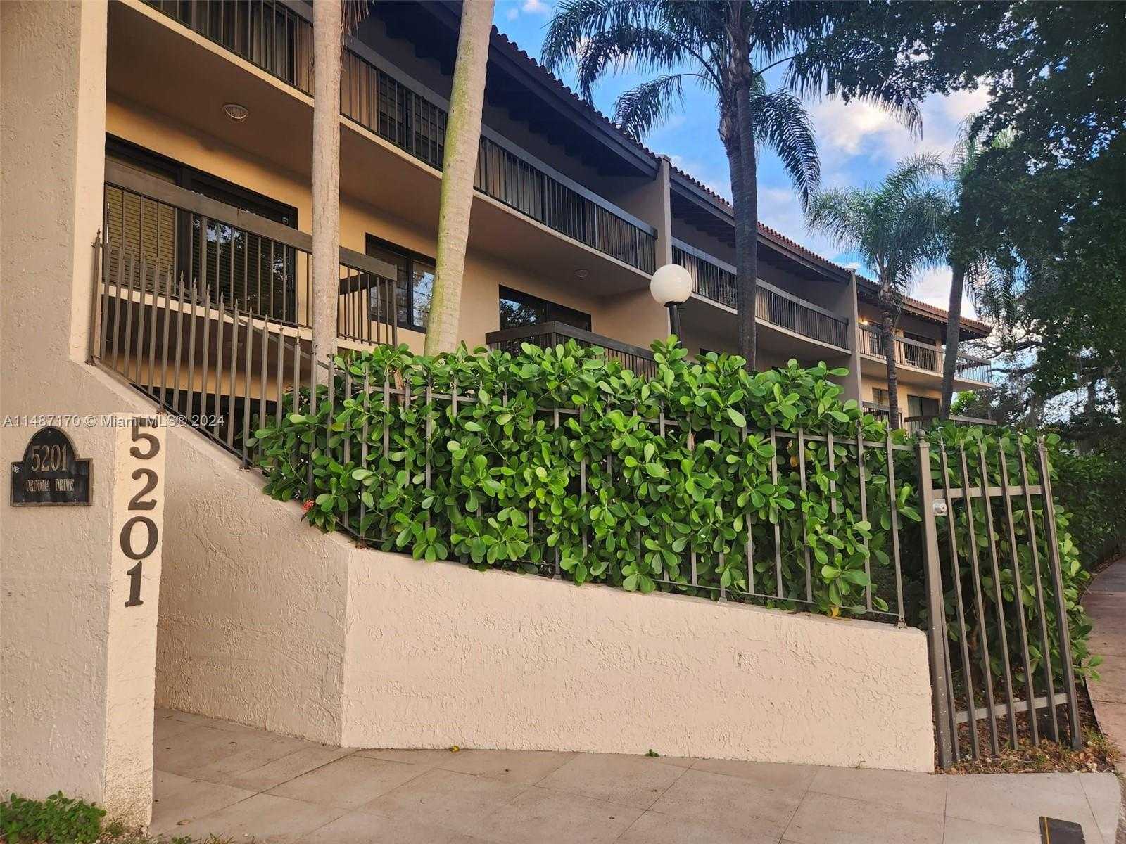 Small Image of 5201 ORDUNA DR #14, Coral Gables Number 39