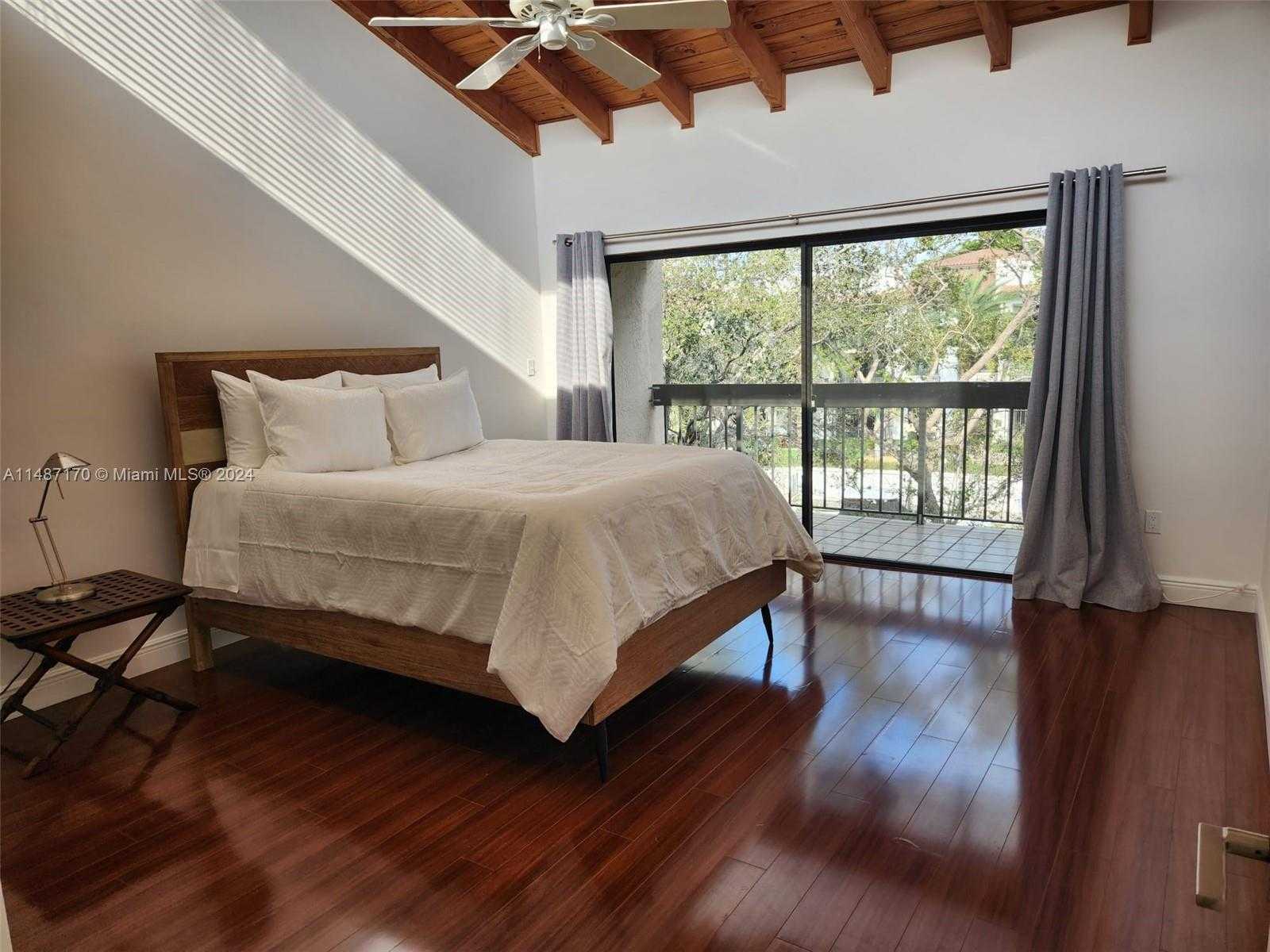 Small Image of 5201 ORDUNA DR #14, Coral Gables Number 4