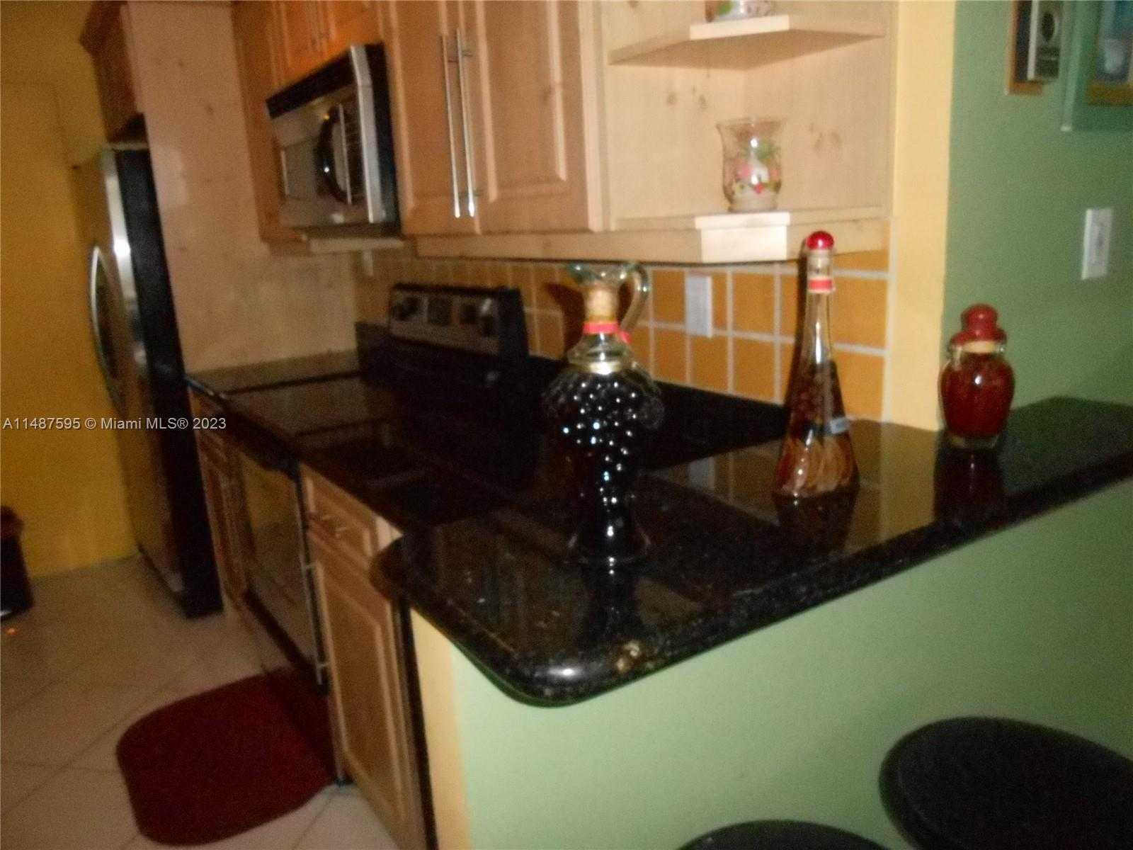 Small Image of 5401 COLLINS AVE #1230, Miami Beach Number 10