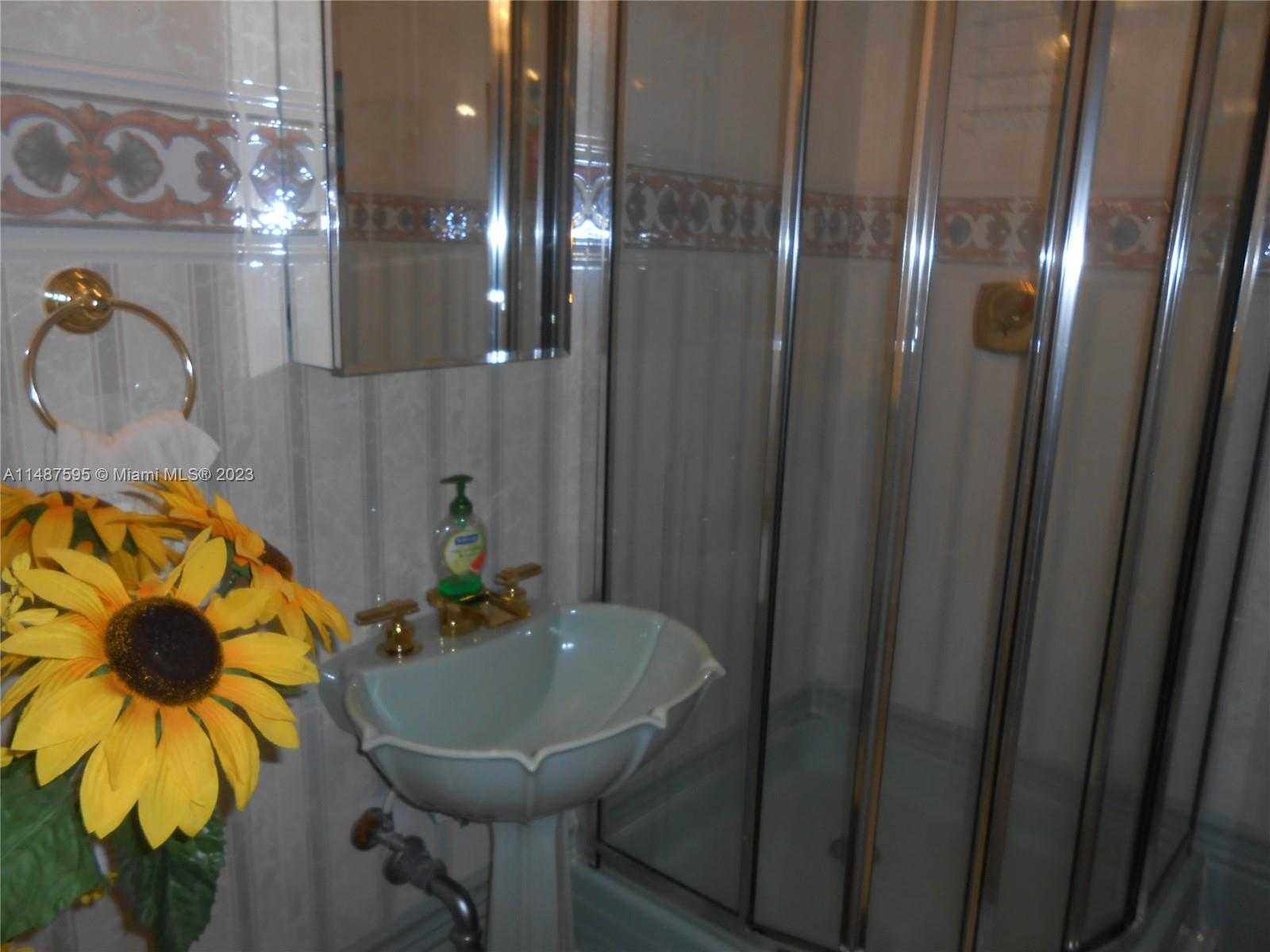 Small Image of 5401 COLLINS AVE #1230, Miami Beach Number 14