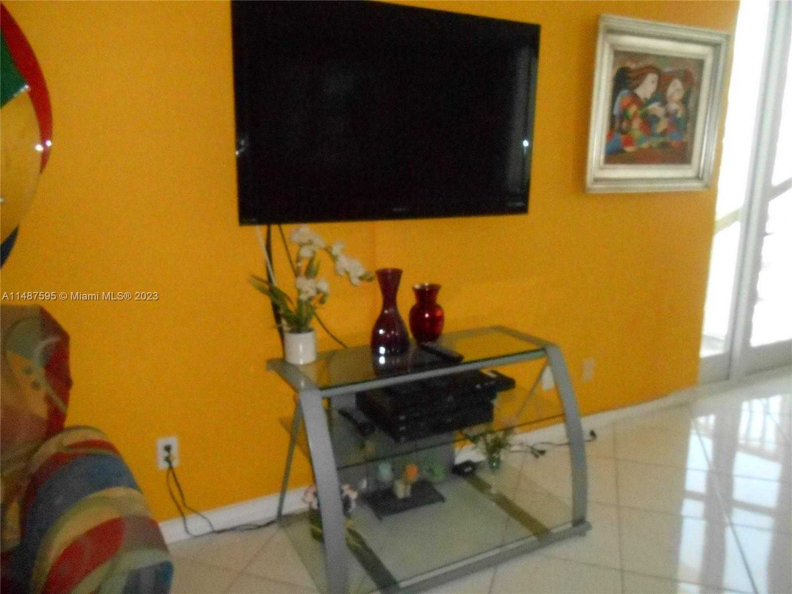 Small Image of 5401 COLLINS AVE #1230, Miami Beach Number 5