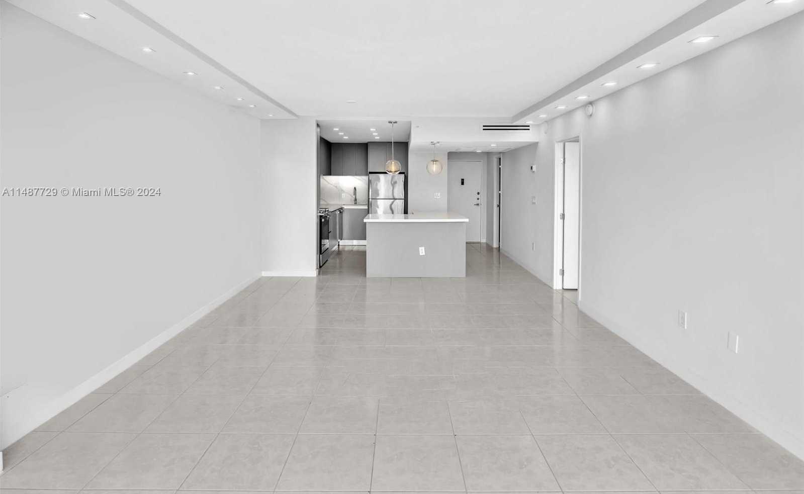 Small Image of 4101 PINE TREE DR #621,620, Miami Beach Number 11