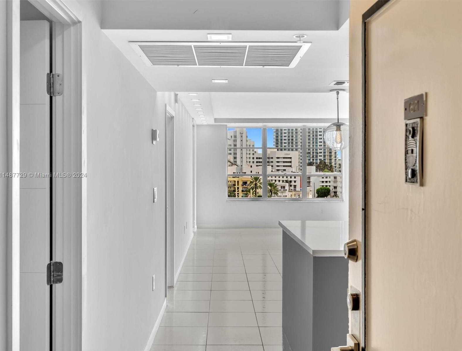 Small Image of 4101 PINE TREE DR #621,620, Miami Beach Number 15