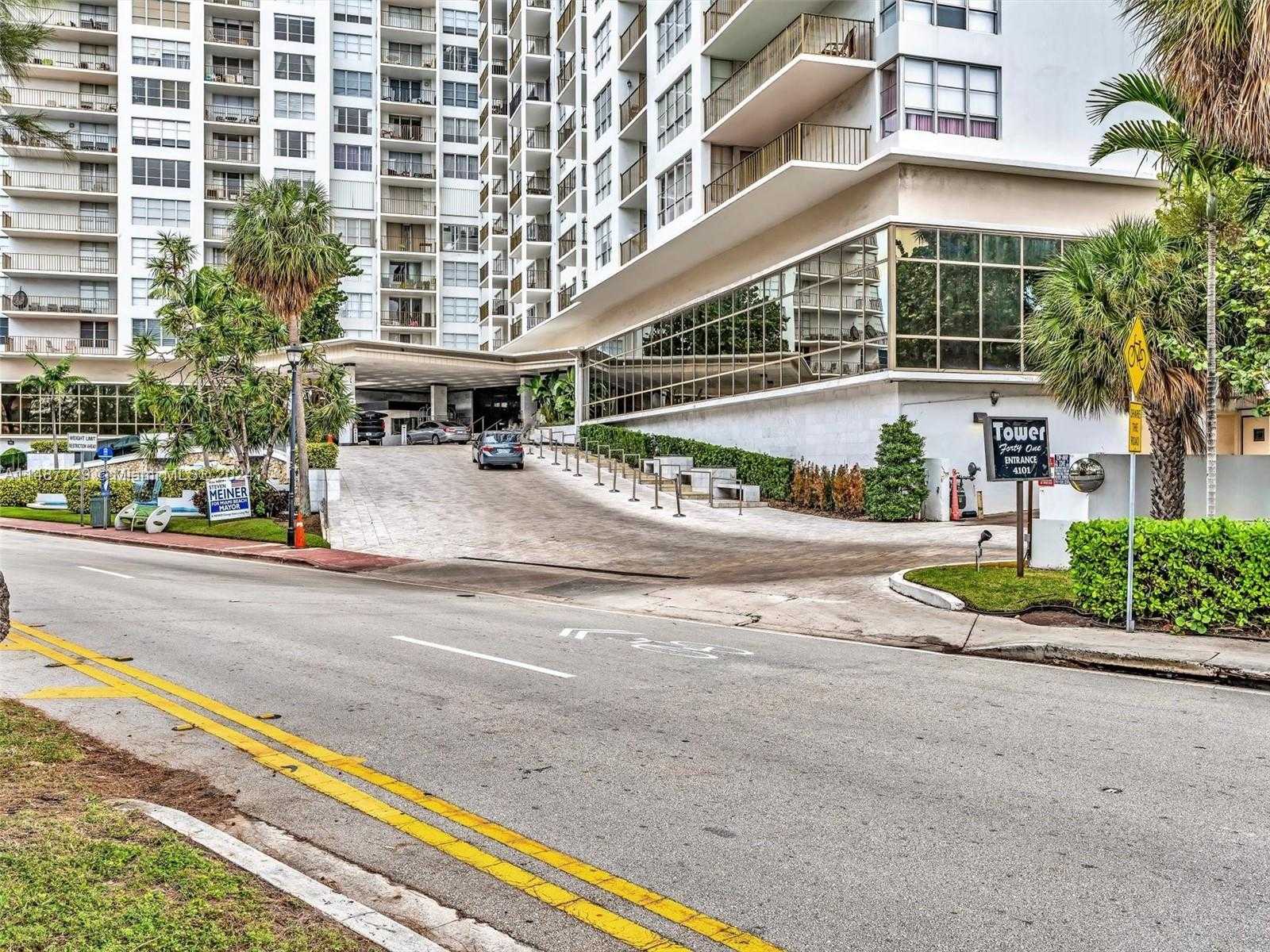 Small Image of 4101 PINE TREE DR #621,620, Miami Beach Number 2