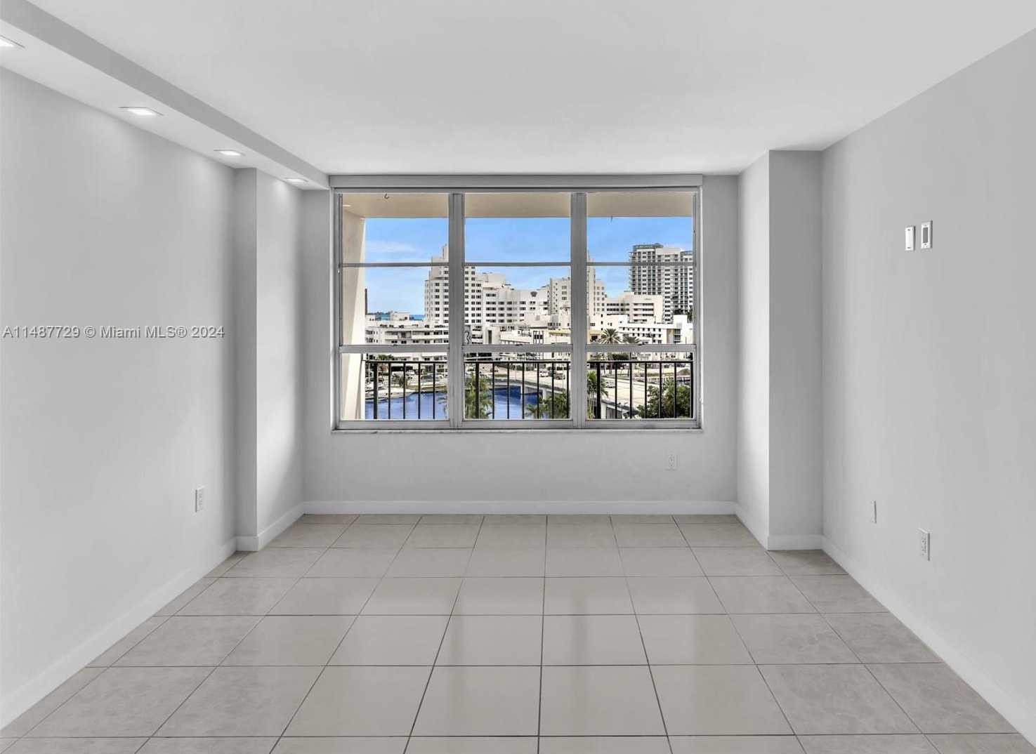 Small Image of 4101 PINE TREE DR #621,620, Miami Beach Number 24