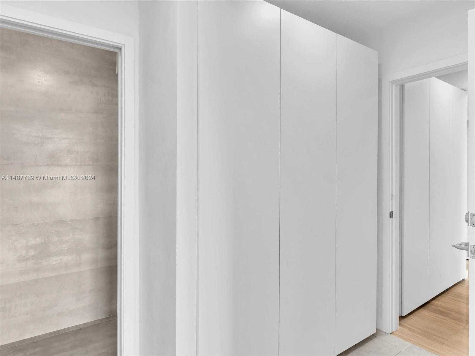 Small Image of 4101 PINE TREE DR #621,620, Miami Beach Number 26