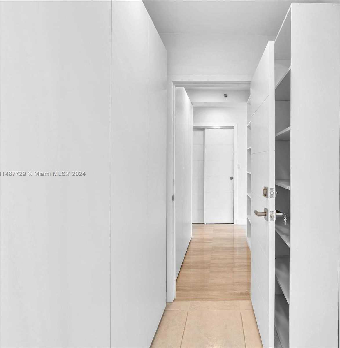 Small Image of 4101 PINE TREE DR #621,620, Miami Beach Number 29