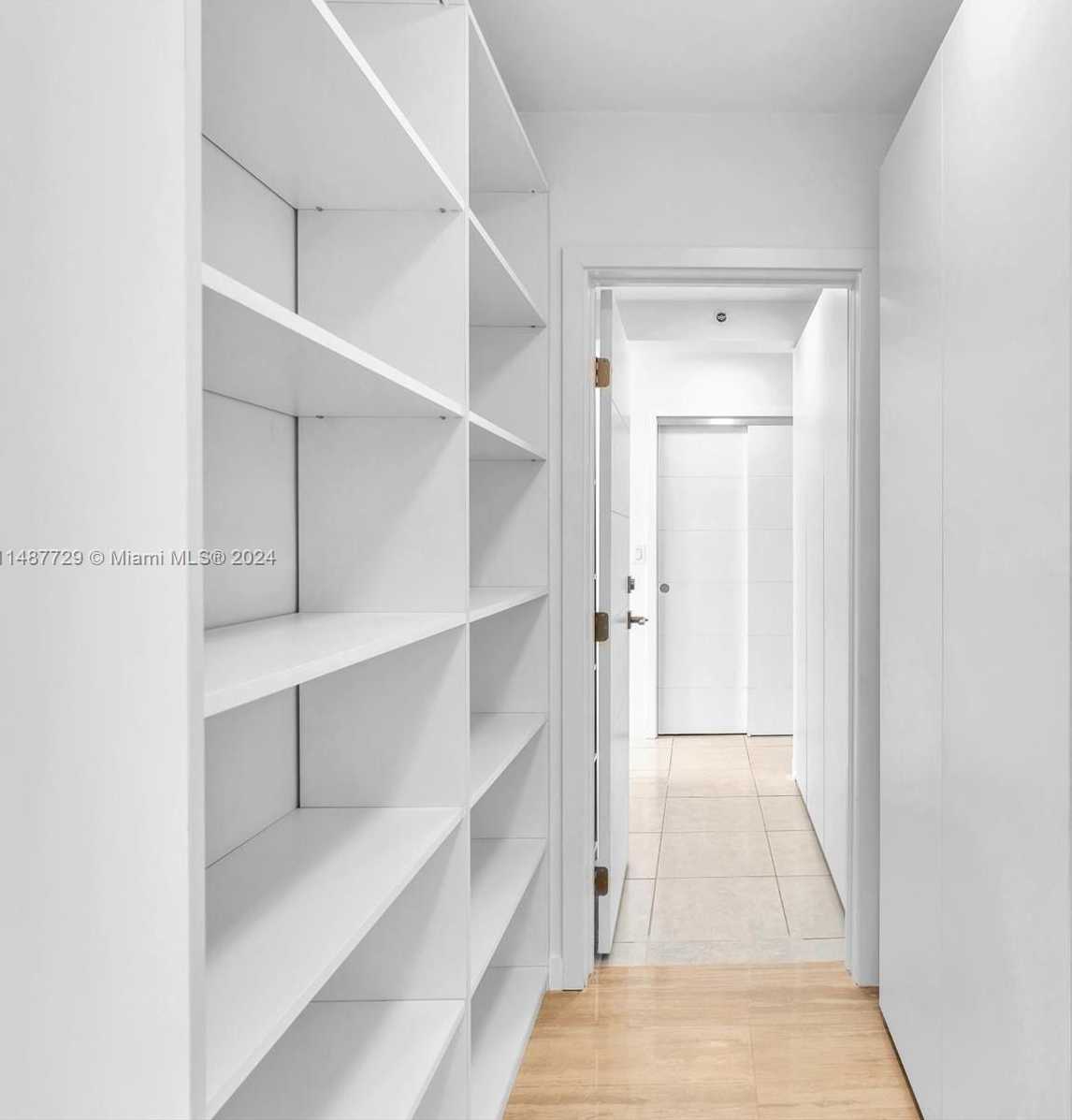 Small Image of 4101 PINE TREE DR #621,620, Miami Beach Number 30