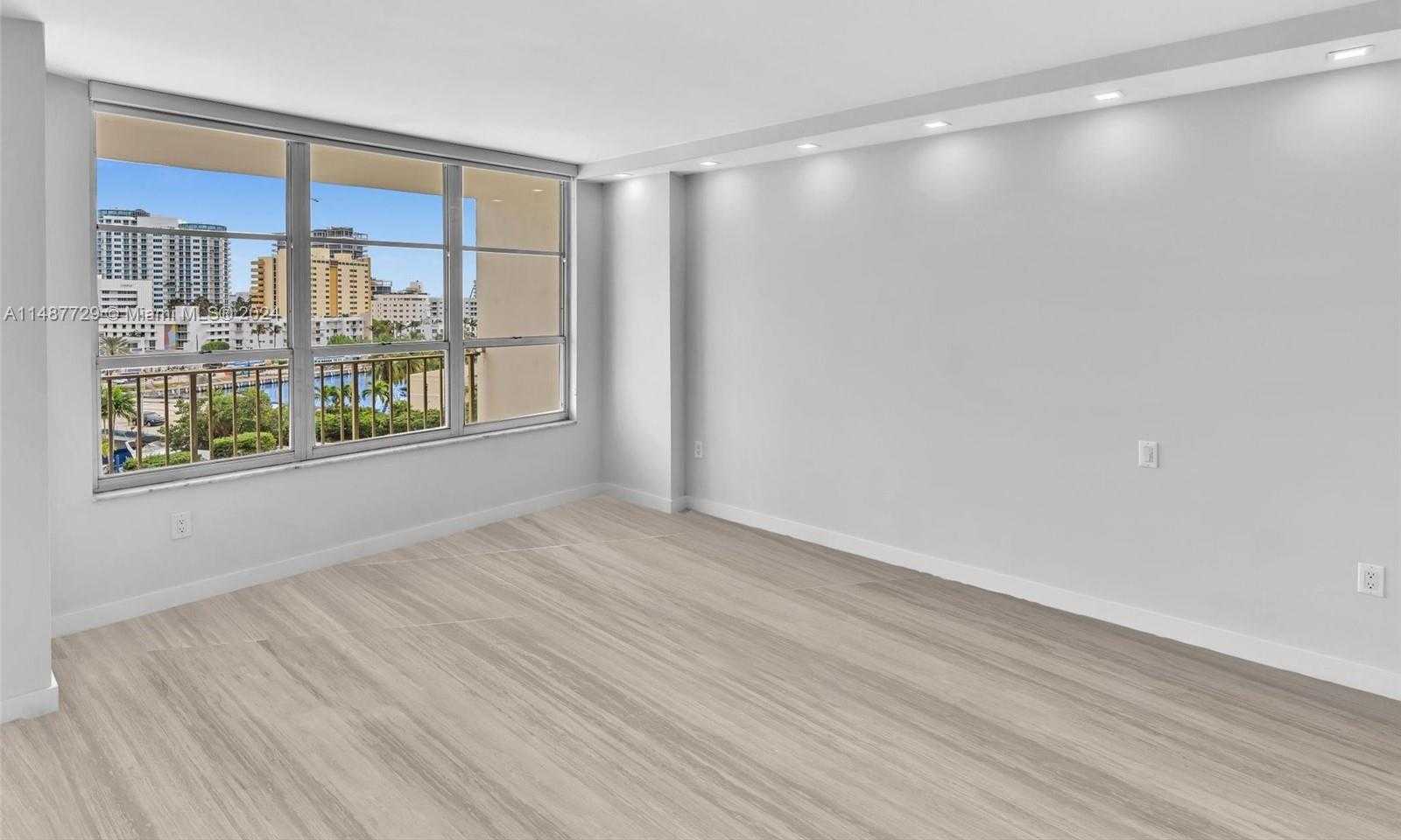 Small Image of 4101 PINE TREE DR #621,620, Miami Beach Number 35