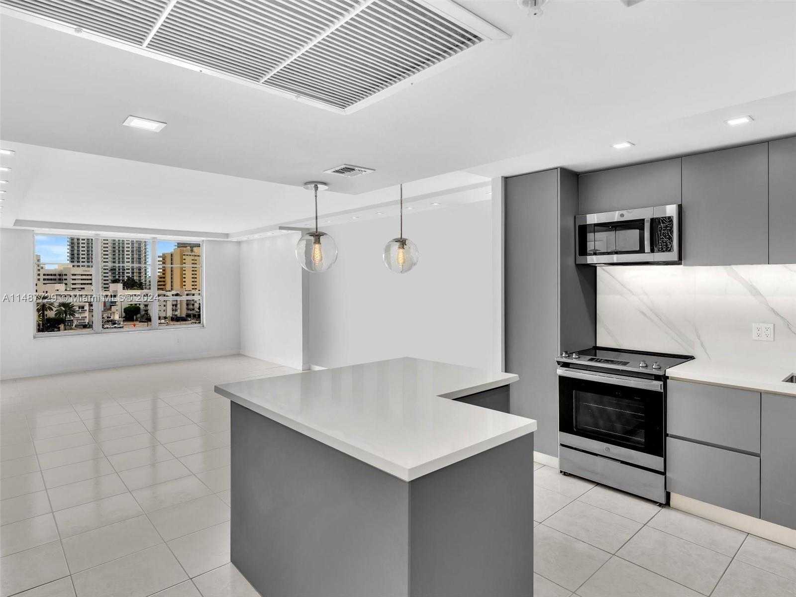 Small Image of 4101 PINE TREE DR #621,620, Miami Beach Number 4