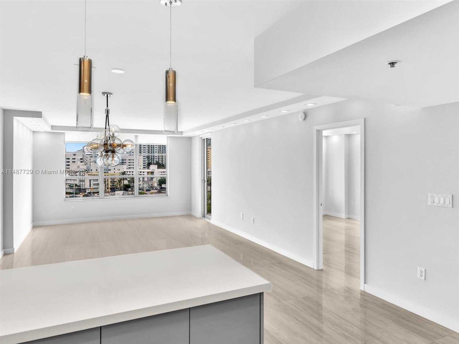 Small Image of 4101 PINE TREE DR #621,620, Miami Beach Number 42