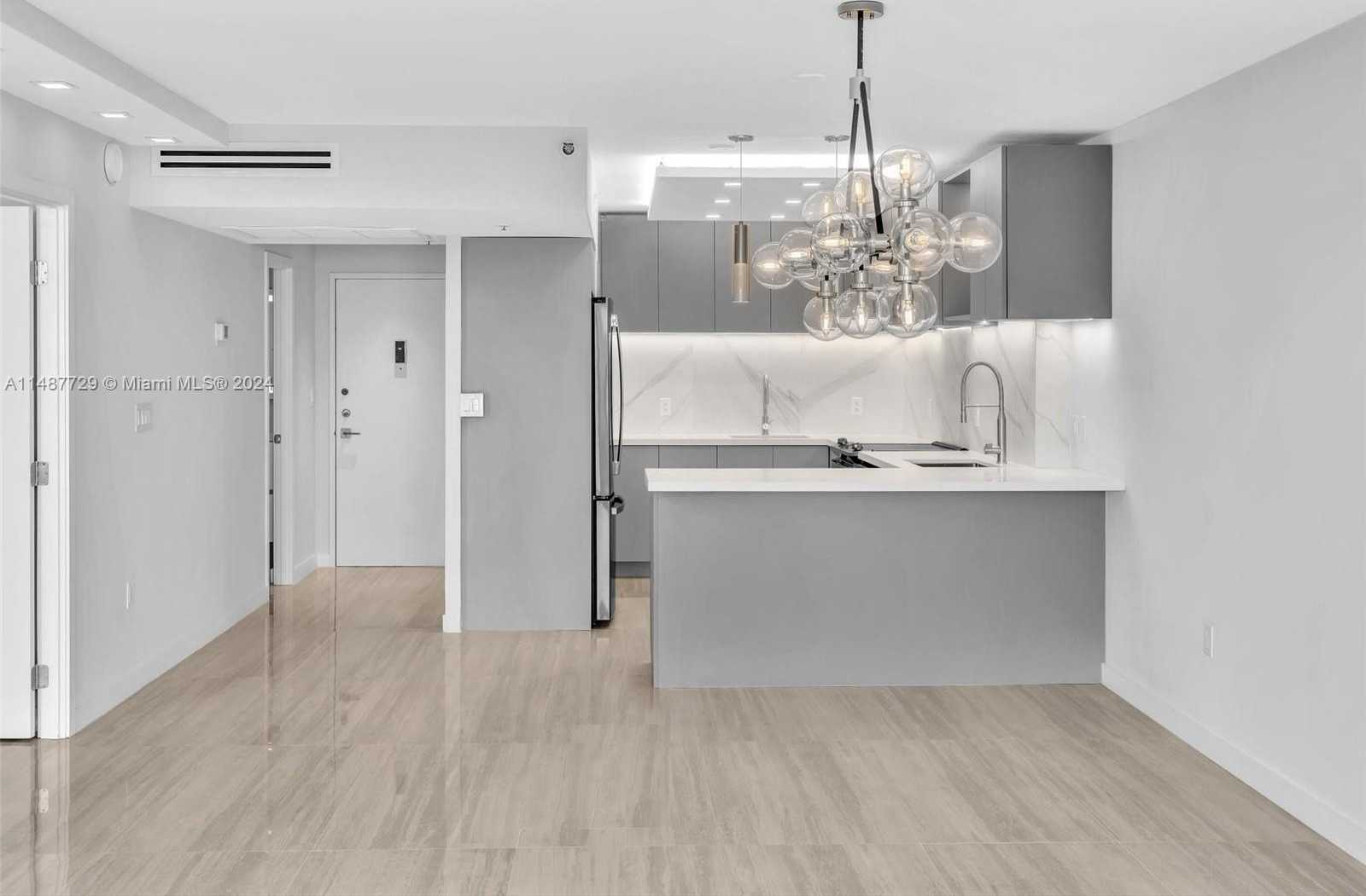 Small Image of 4101 PINE TREE DR #621,620, Miami Beach Number 51