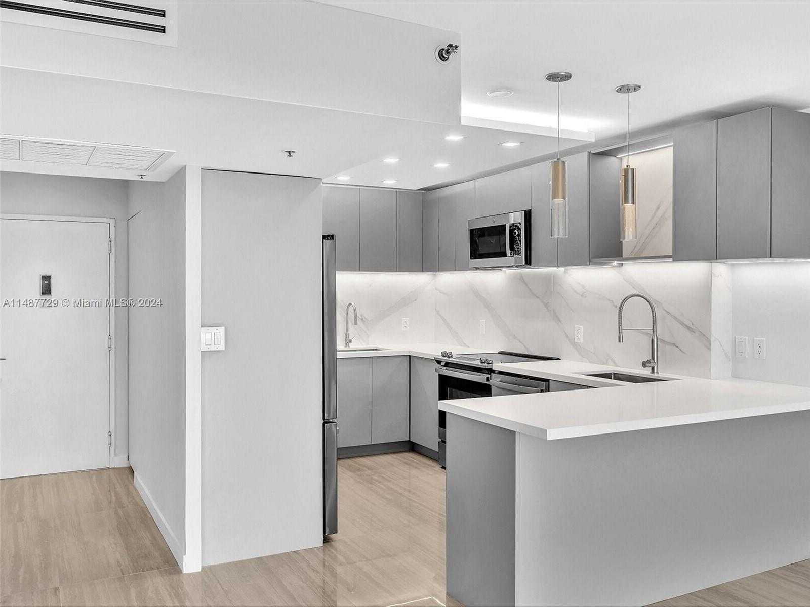 Small Image of 4101 PINE TREE DR #621,620, Miami Beach Number 52