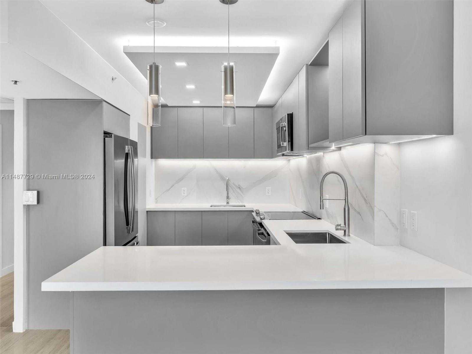 Small Image of 4101 PINE TREE DR #621,620, Miami Beach Number 58