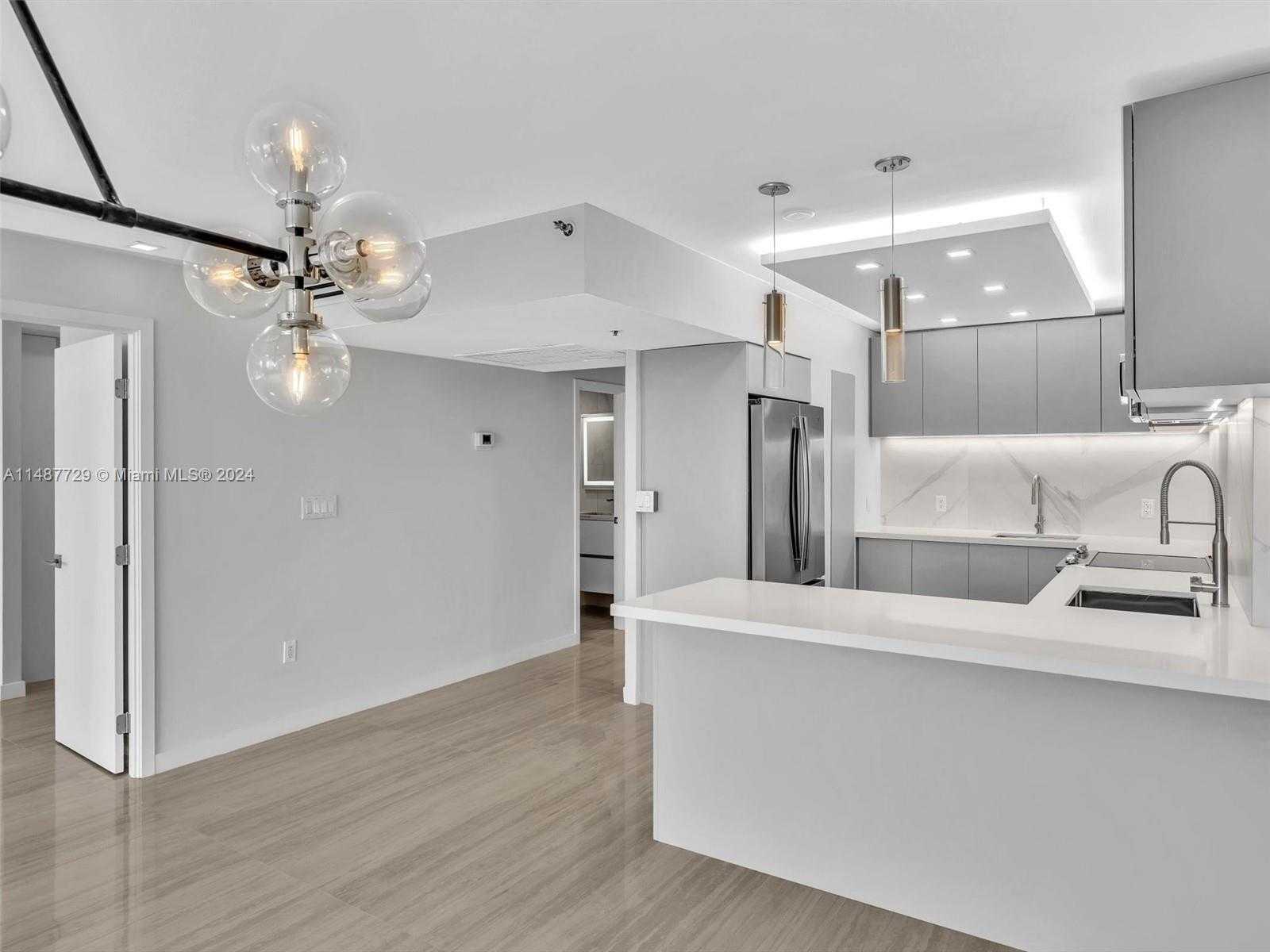 Small Image of 4101 PINE TREE DR #621,620, Miami Beach Number 59