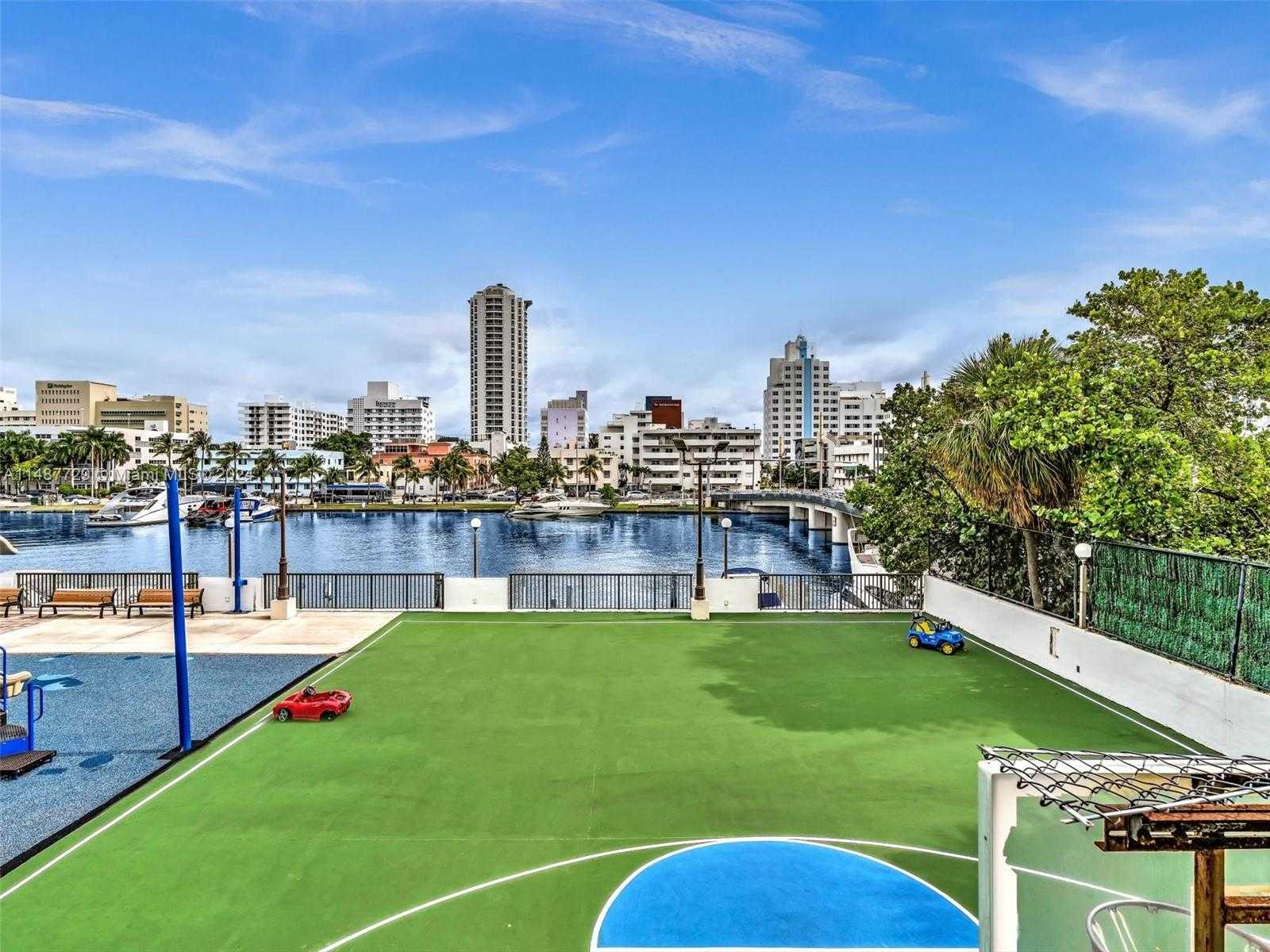 Small Image of 4101 PINE TREE DR #621,620, Miami Beach Number 62