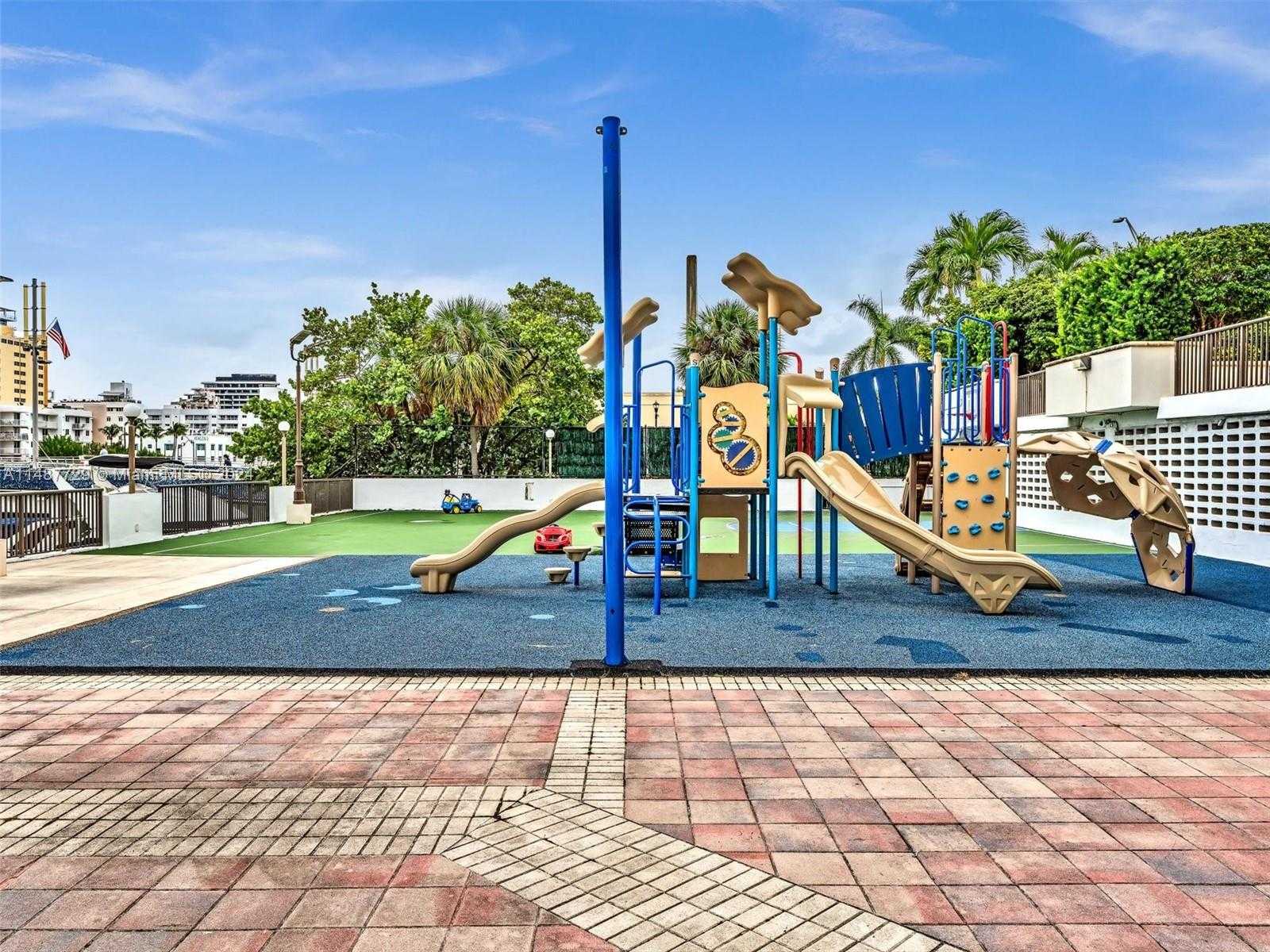 Small Image of 4101 PINE TREE DR #621,620, Miami Beach Number 63