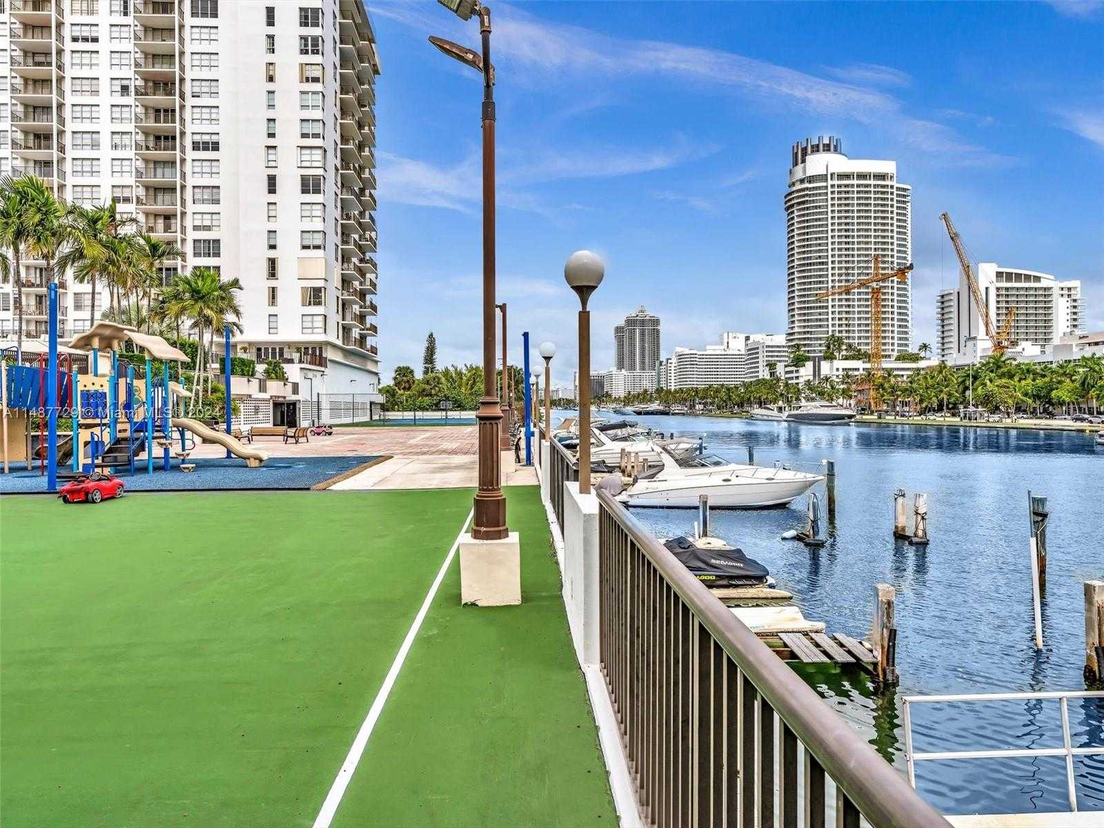 Small Image of 4101 PINE TREE DR #621,620, Miami Beach Number 64