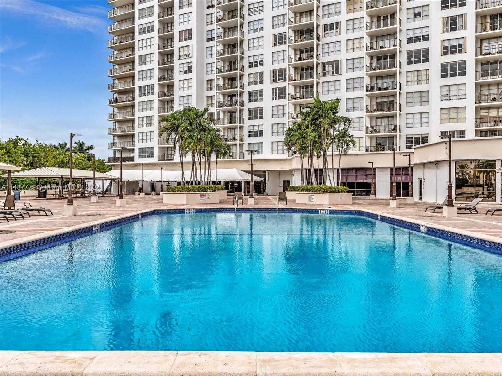 Small Image of 4101 PINE TREE DR #621,620, Miami Beach Number 70