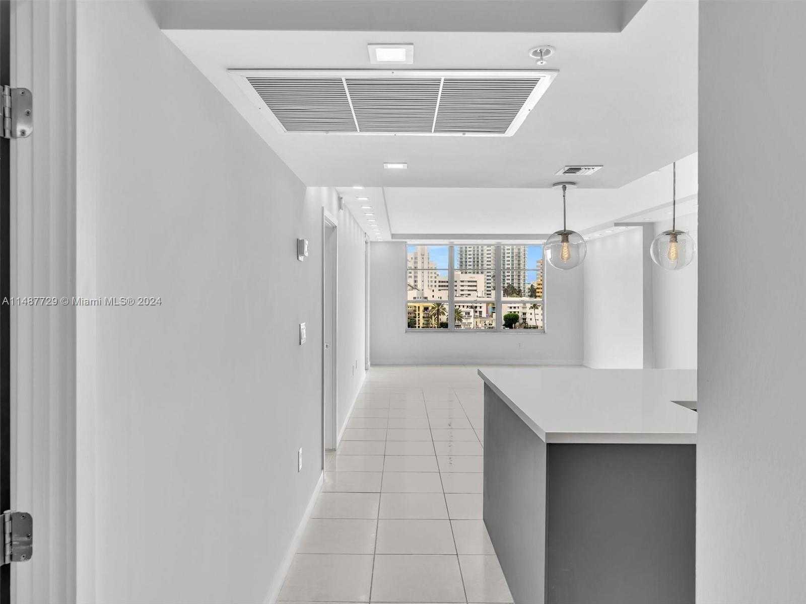 Small Image of 4101 PINE TREE DR #621,620, Miami Beach Number 9