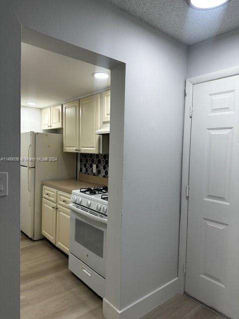 Small Image of 17901 NORTH WEST 68TH AVE #T205, Hialeah Number 2
