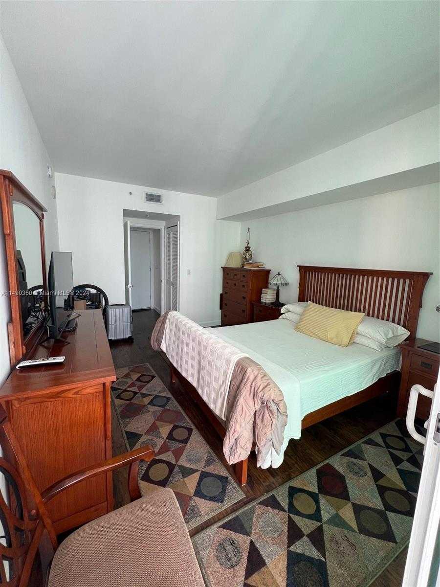 Small Image of 218 #1806, Miami Number 6