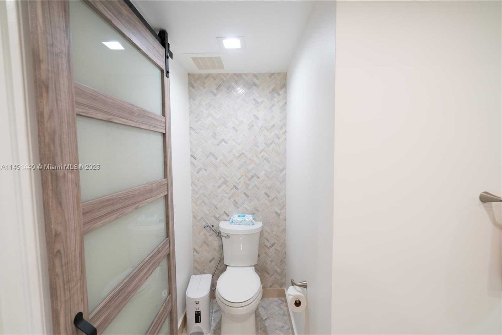 Small Image of 1850 SOUTH OCEAN DR #607, Hallandale Beach Number 19