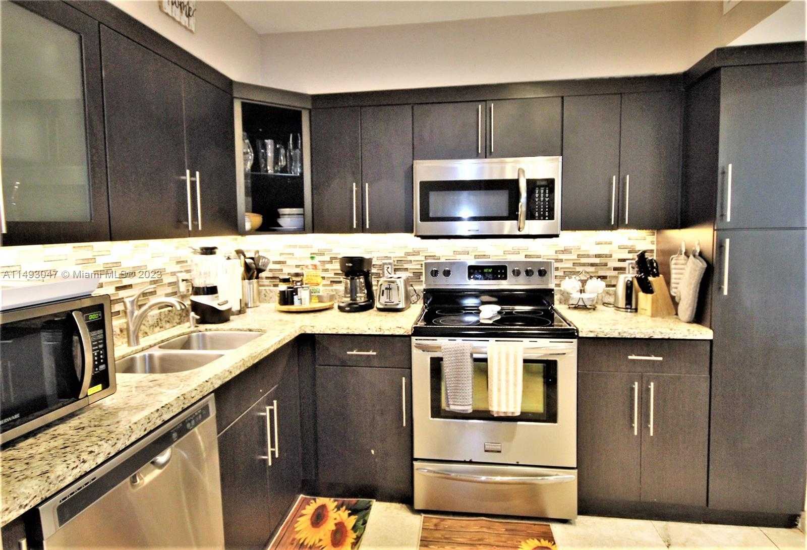 Small Image of 5161 COLLINS AVE #1610, Miami Beach Number 15
