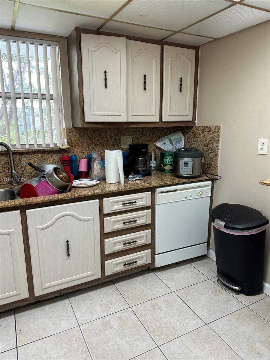Small Image of 9359 FONTAINEBLEAU BLVD #F301, Miami Number 5