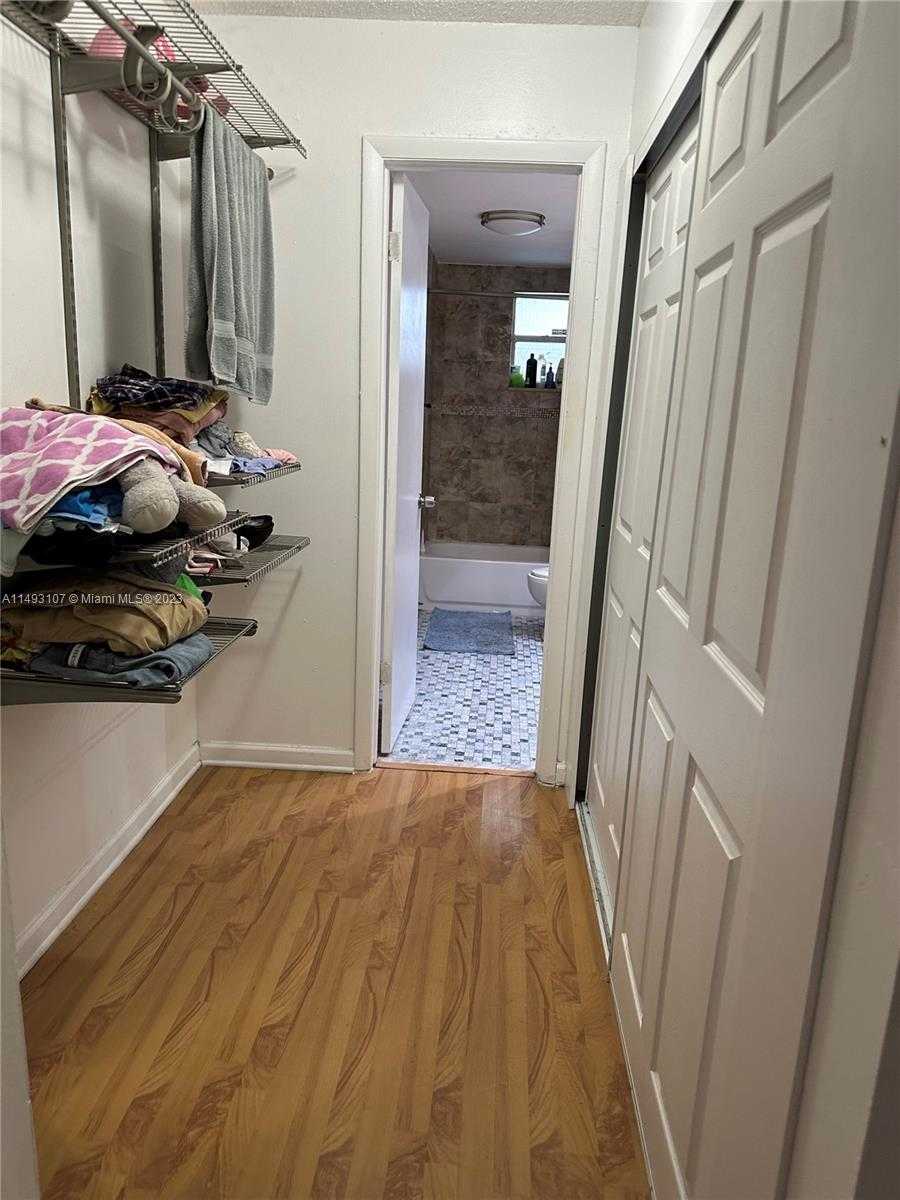 Small Image of 9359 FONTAINEBLEAU BLVD #F301, Miami Number 6
