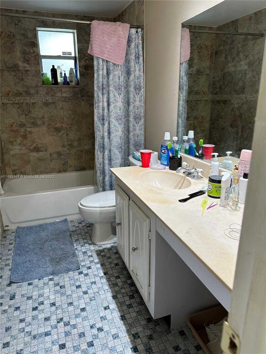 Small Image of 9359 FONTAINEBLEAU BLVD #F301, Miami Number 7
