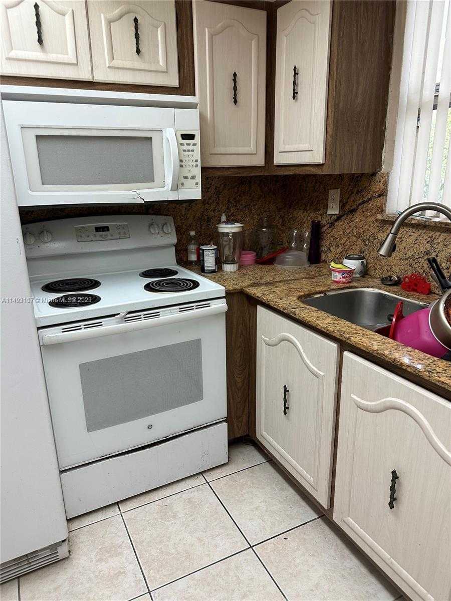 Small Image of 9359 FONTAINEBLEAU BLVD #F301, Miami Number 8