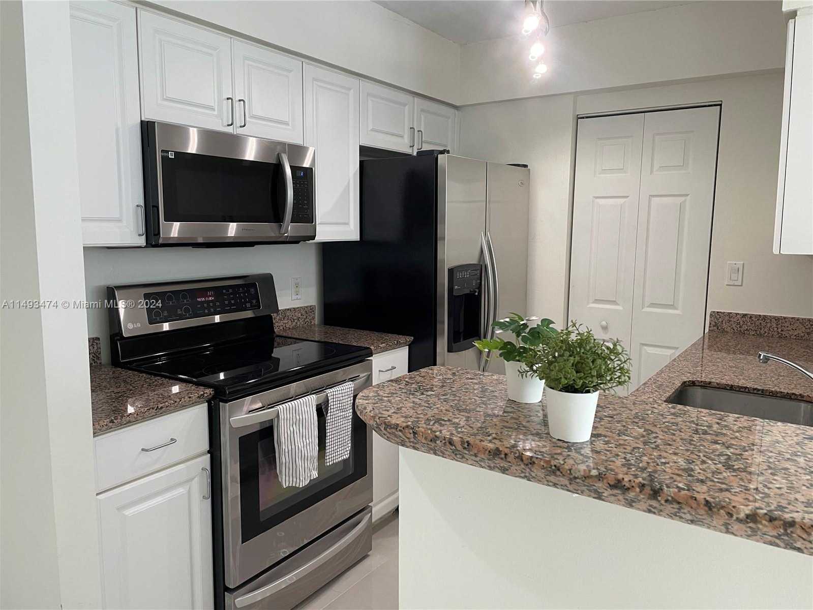 Small Image of 1155 BRICKELL BAY DR #307, Miami Number 2