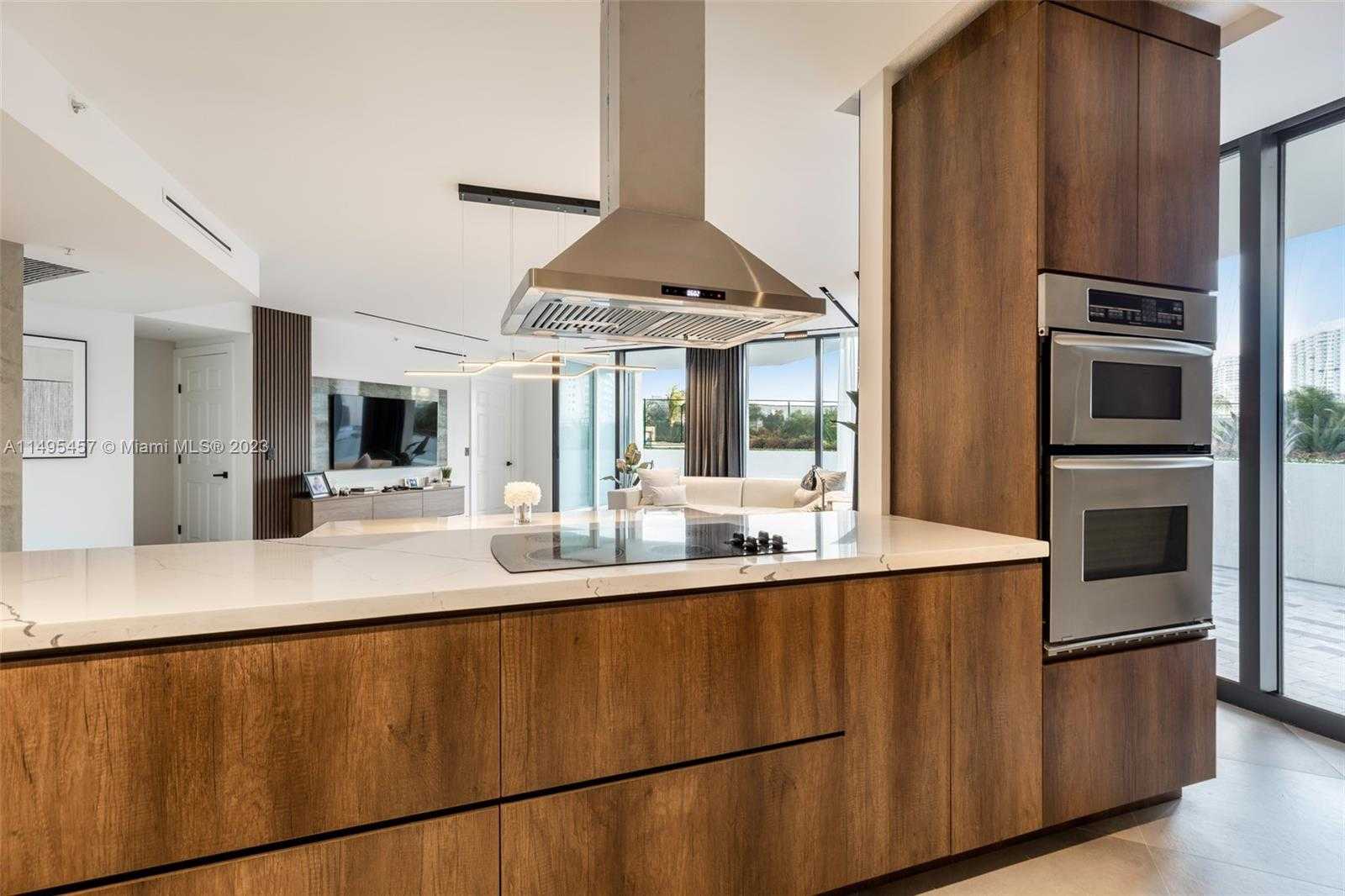 Small Image of 3370 HIDDEN BAY DR #409, Aventura Number 4