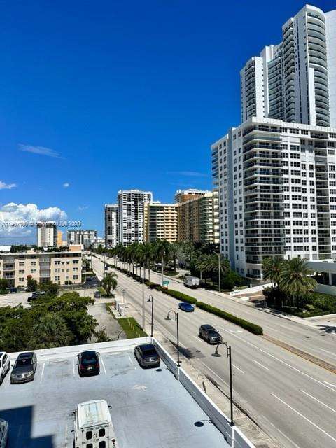 Small Image of 3000 SOUTH OCEAN DR #422, Hollywood Number 2